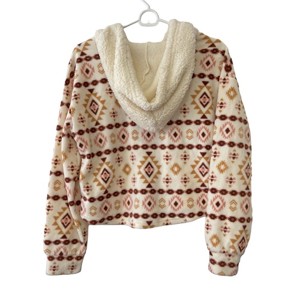 Pink Rose Cropped Shacket Woman’s Size Small Aztec print pockets - Picture 2 of 8